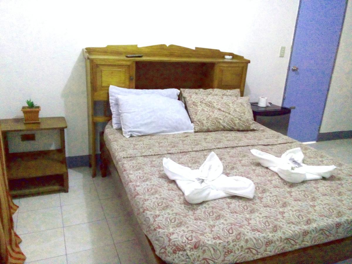 فندق Gazebo Pools And Restaurant Cabadbaran المظهر الخارجي الصورة